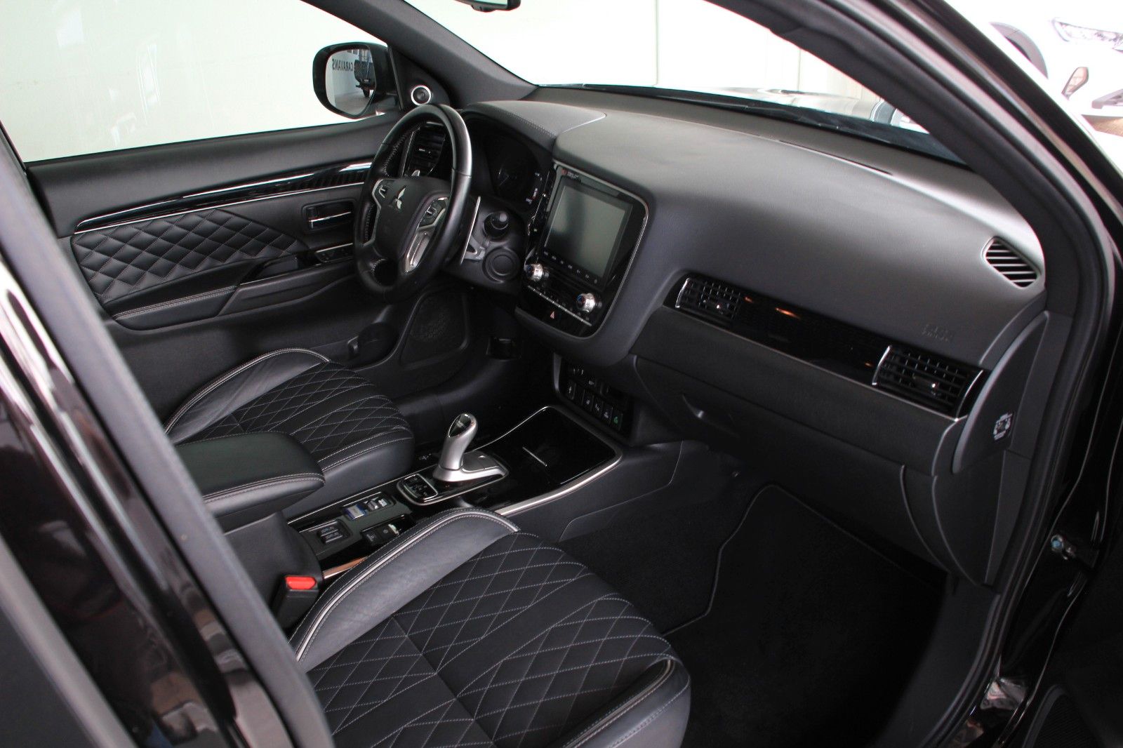 Fahrzeugabbildung Mitsubishi Outlander PHEV Top 4WD