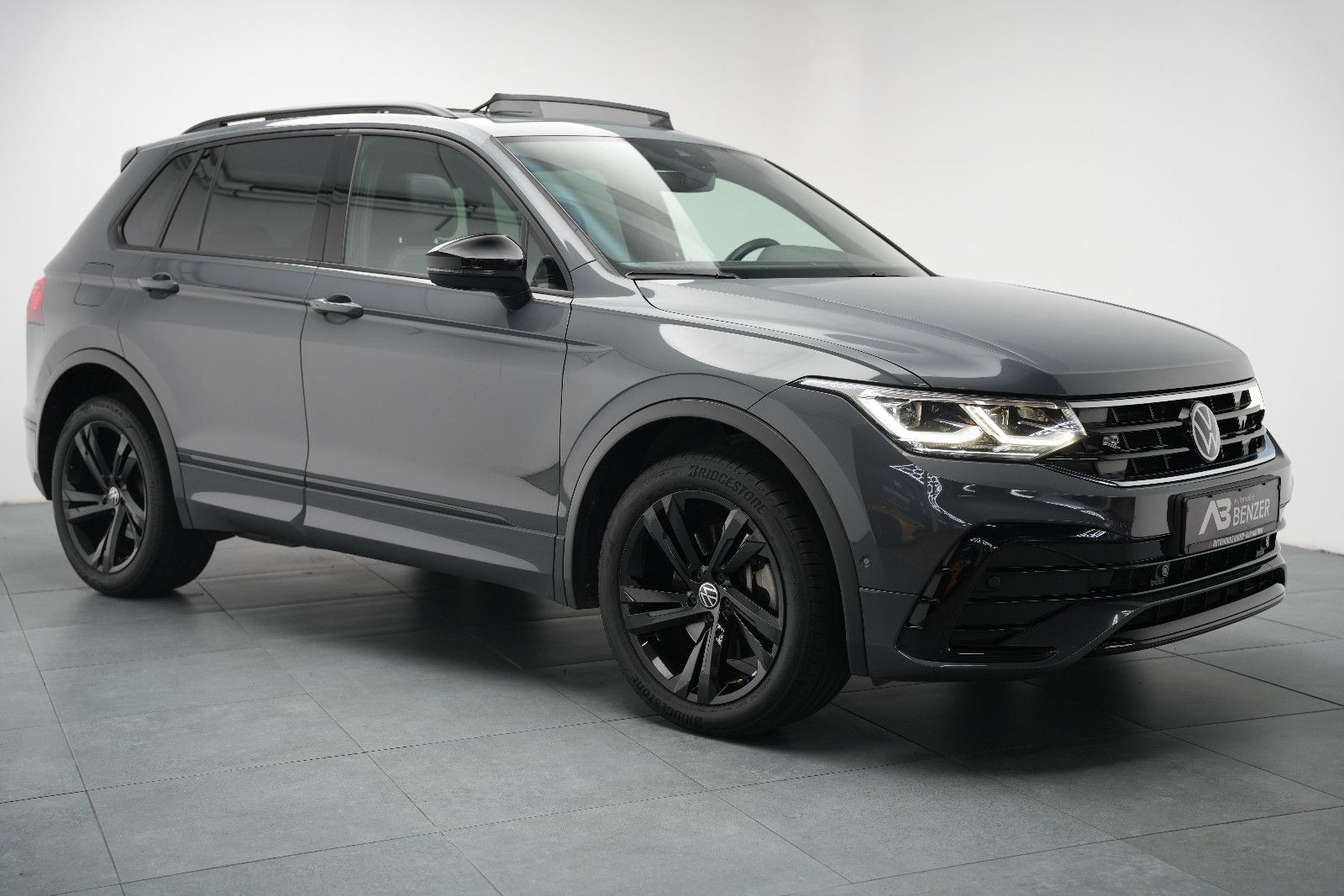 Fahrzeugabbildung Volkswagen Tiguan R-Line Hybrid *Panorama*360°Kam*Virtual