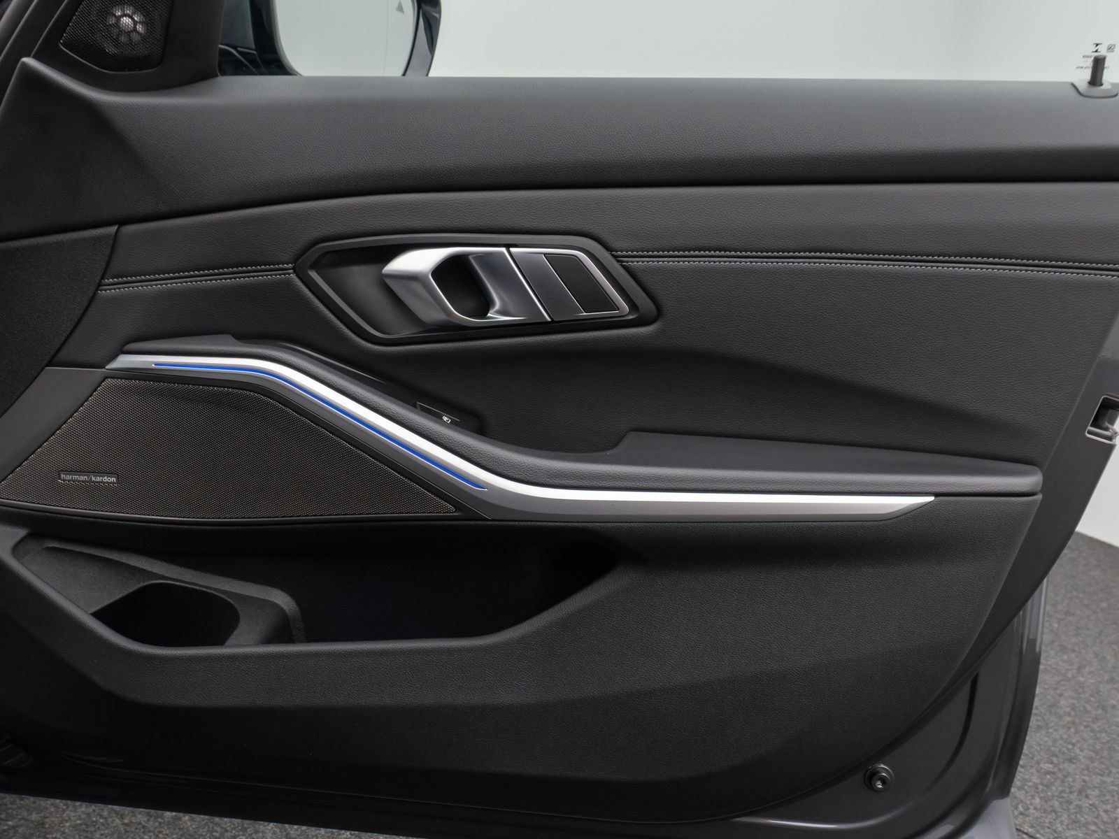 Fahrzeugabbildung BMW 330d xD Sport Line Kamera Lenkrhzg HUD DAB H/K