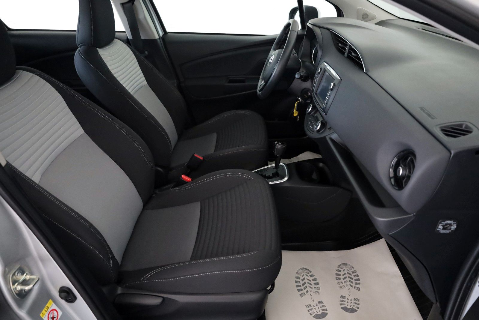 Fahrzeugabbildung Toyota Yaris Hybrid Team D Kamera,LM+Allwetterreifen