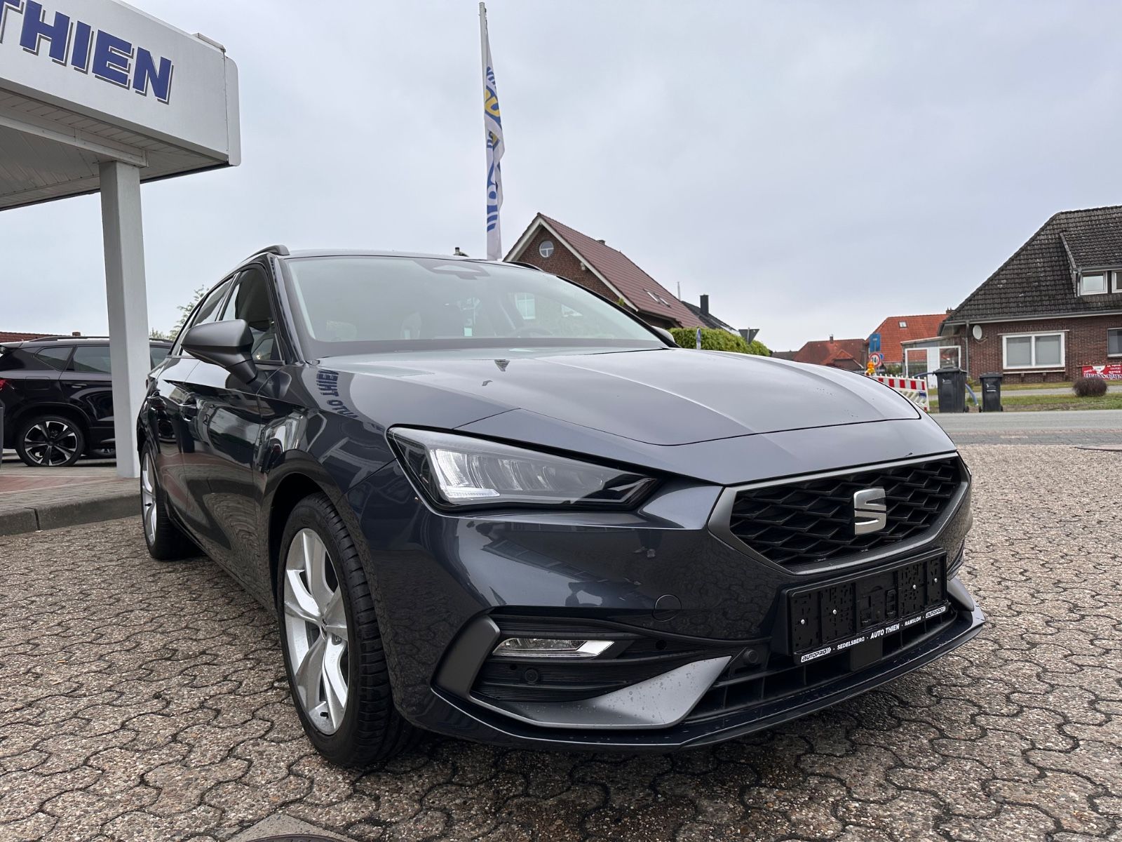 Fahrzeugabbildung SEAT Leon ST FR 1.5 eTSI DSG LED/GRA/SHZ/Kamera/APP