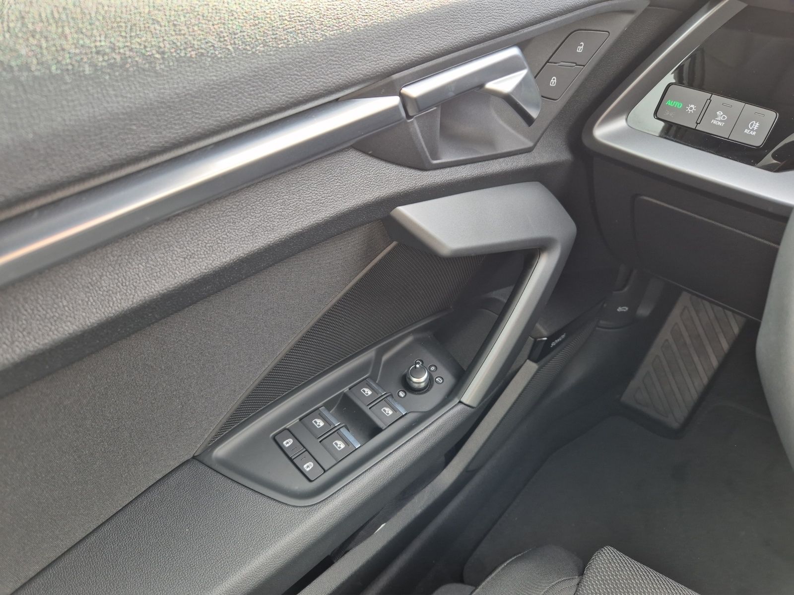 Fahrzeugabbildung Audi A3 Limousine 35 TDI S-line S tronic Standhzg LED