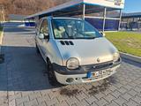 Renault Twingo Initiale 1.2 16V Initiale - Renault Twingo Initiale mit Benzin-Antrieb