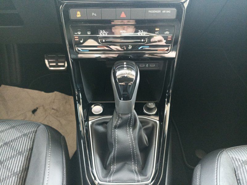 Fahrzeugabbildung Volkswagen T-Cross 1.5 TSI DSG R-Line