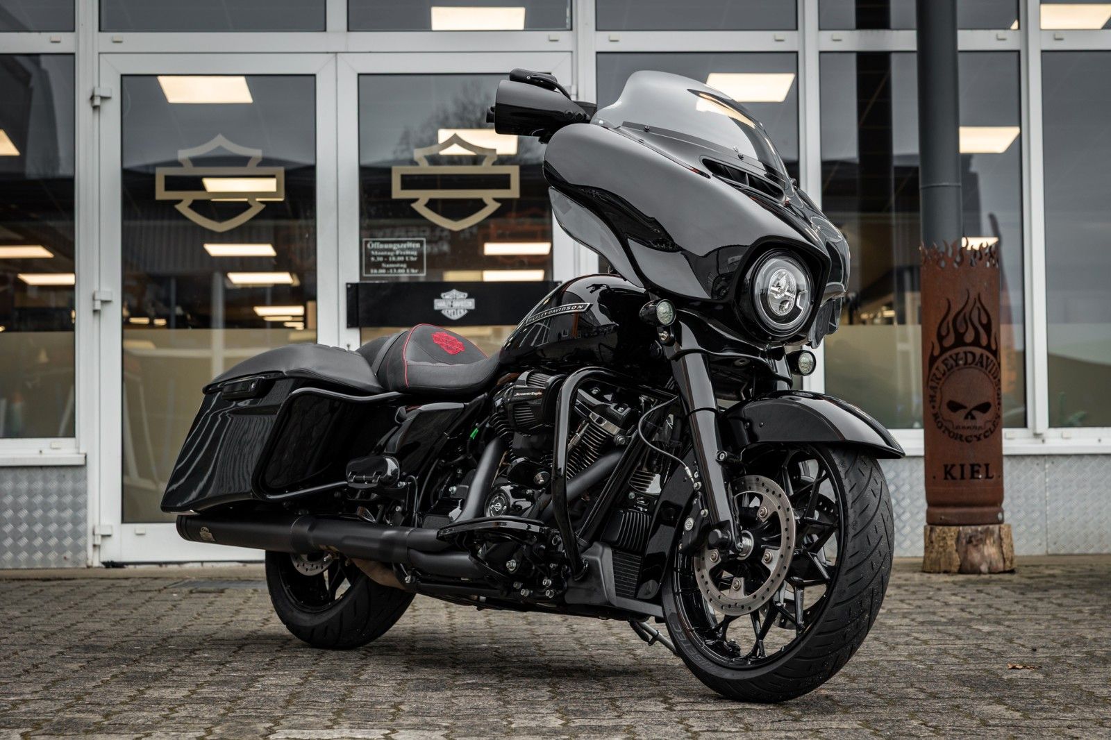 Fahrzeugabbildung Harley-Davidson FLHXS Street Glide 114 cui - Jekill & Hyde -