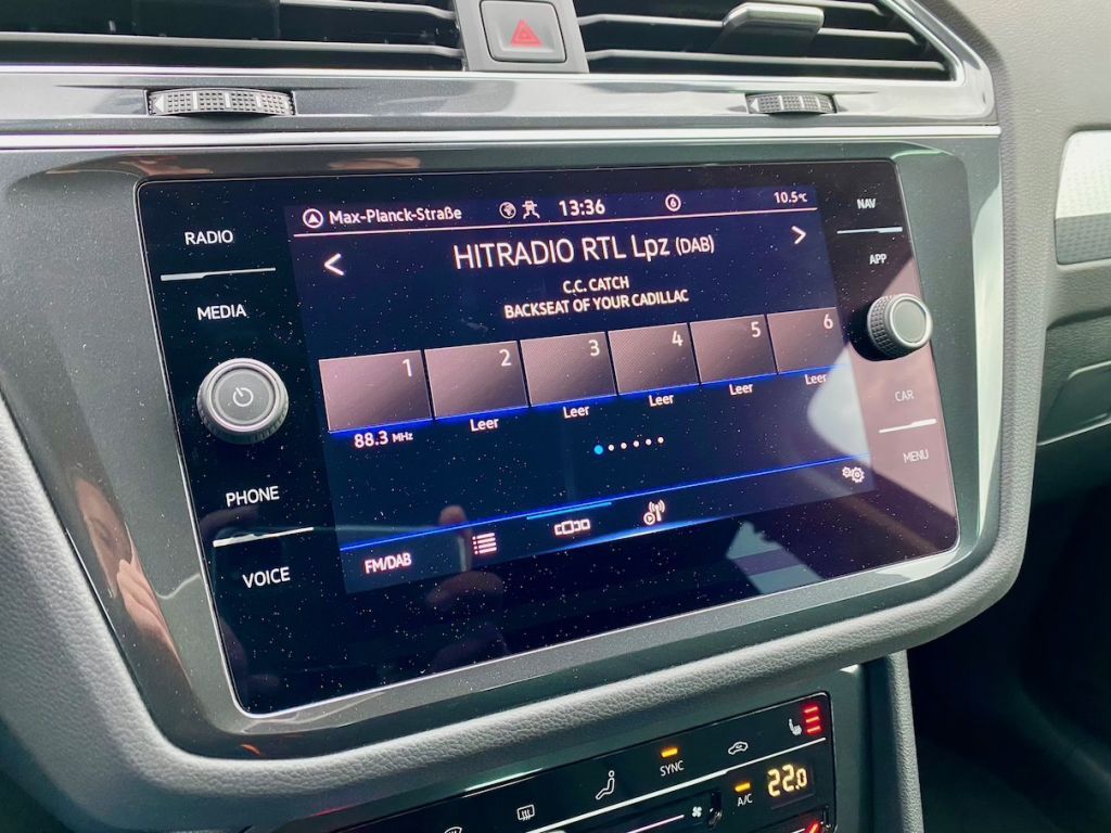 Fahrzeugabbildung Volkswagen Tiguan 1.5 TSI Life AAC NAVI SHZ PDC MASSAGE