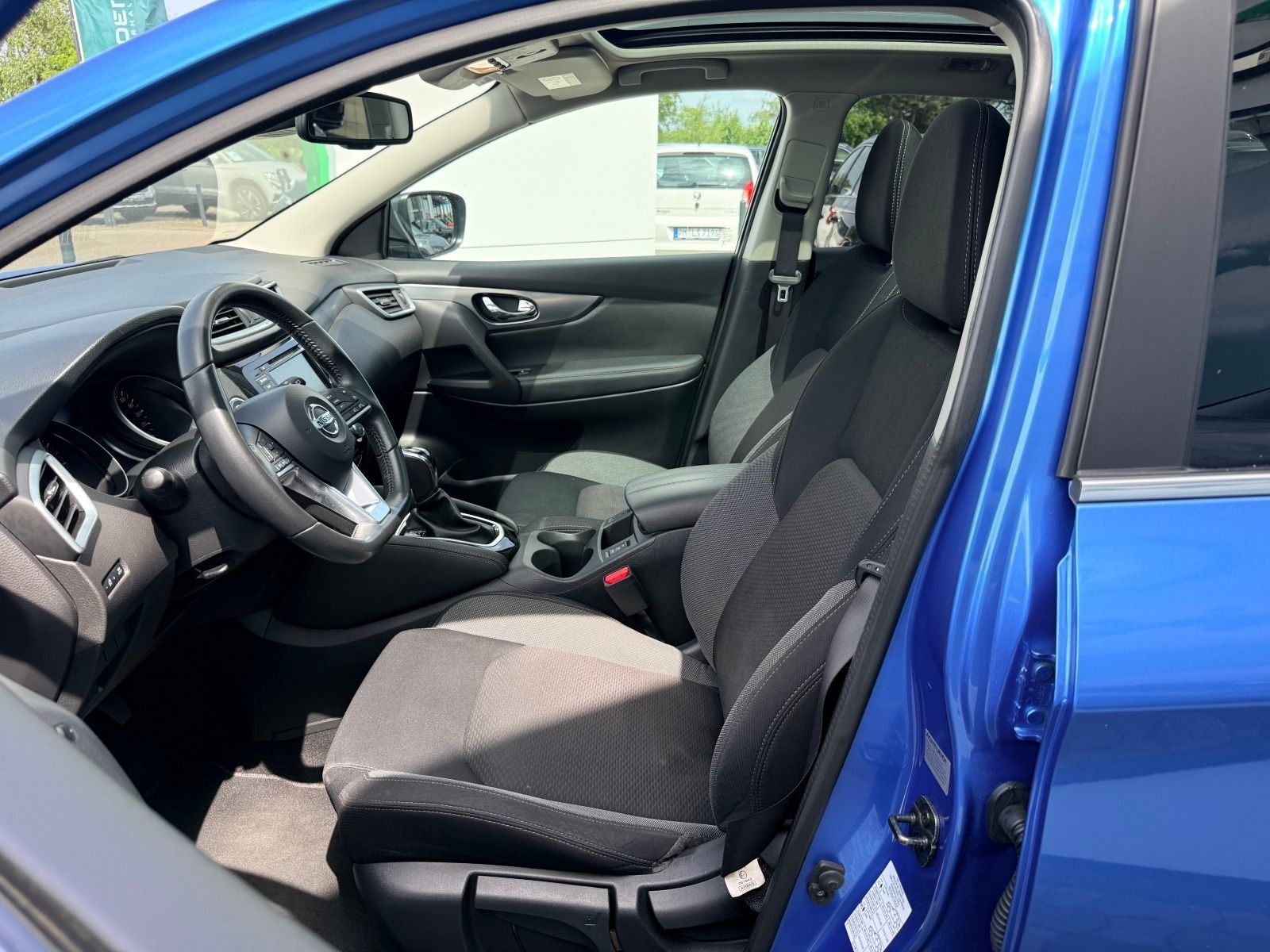 Fahrzeugabbildung Nissan Qashqai 1.3 DIG-T 117 kW N-Connecta