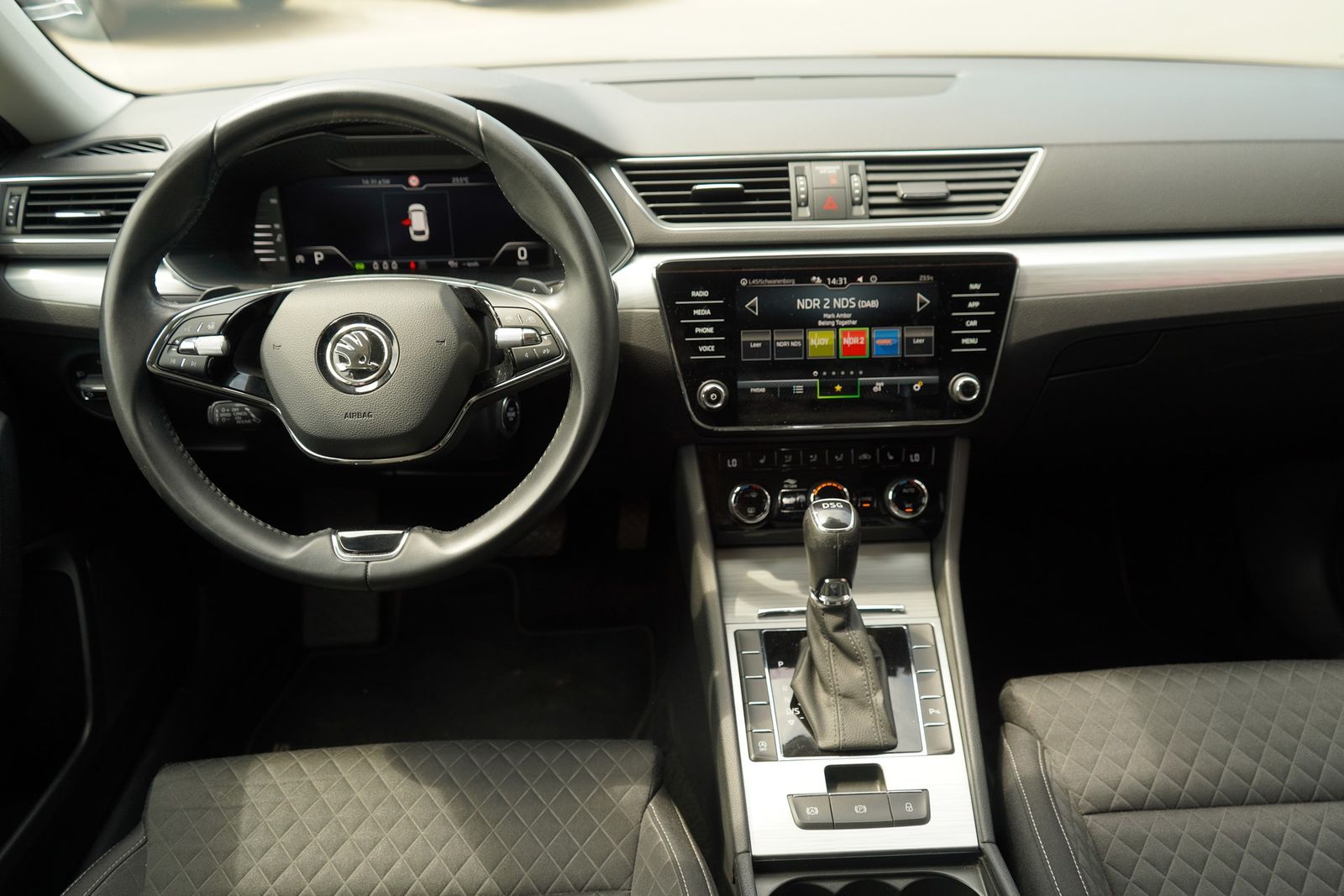 Skoda Superb Combi 2.0 TDI Active LED Notrufassistent foto 9