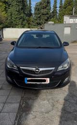 Opel Astra 2.0 CDTI Sport Automatik Sport - Opel Astra aus 2010 mit Diesel-Antrieb