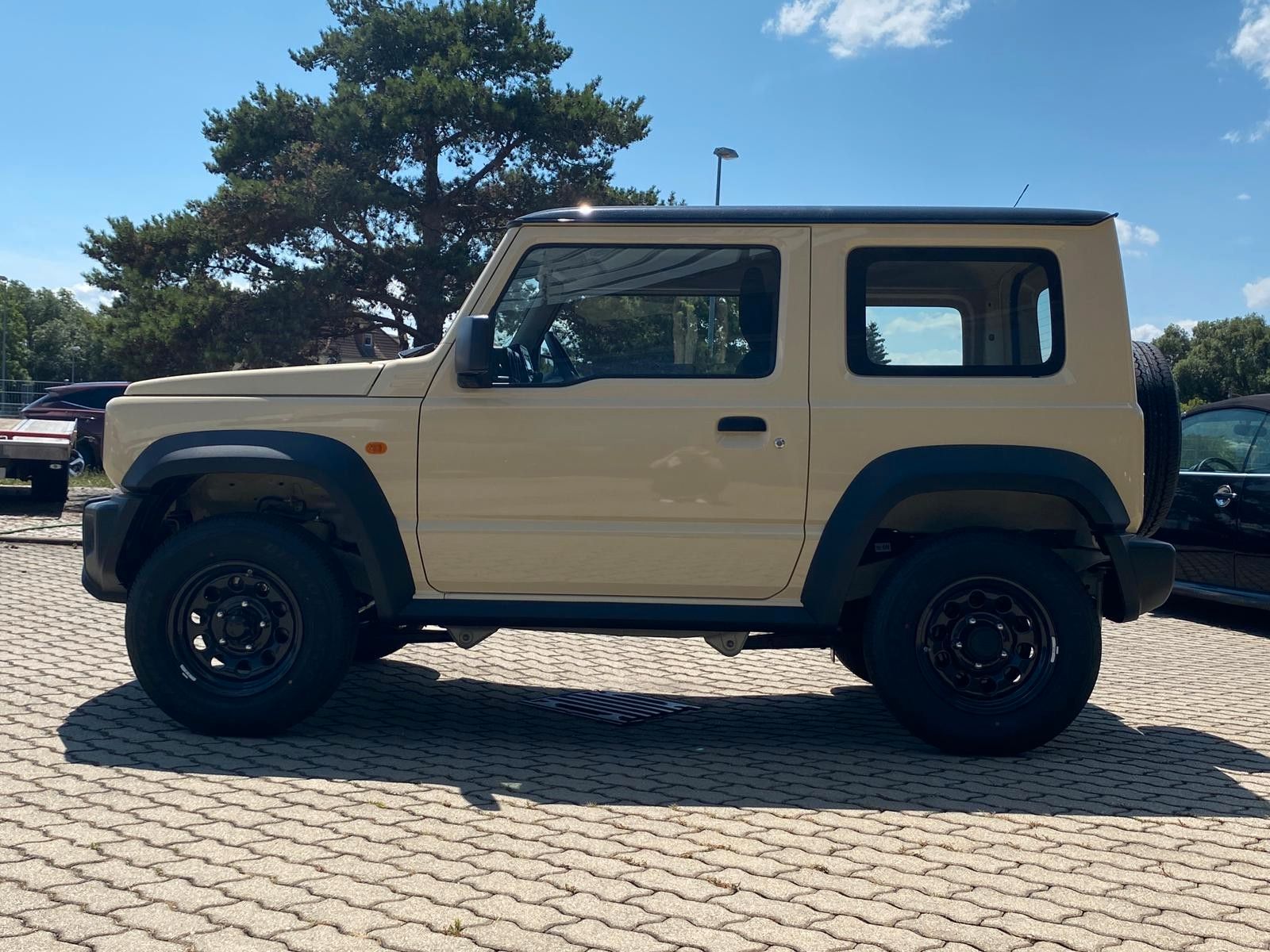 Fahrzeugabbildung Suzuki Jimny 1.5 4WD Allgrip KLIMA+SHZ+TEMPOM.+SOFORT