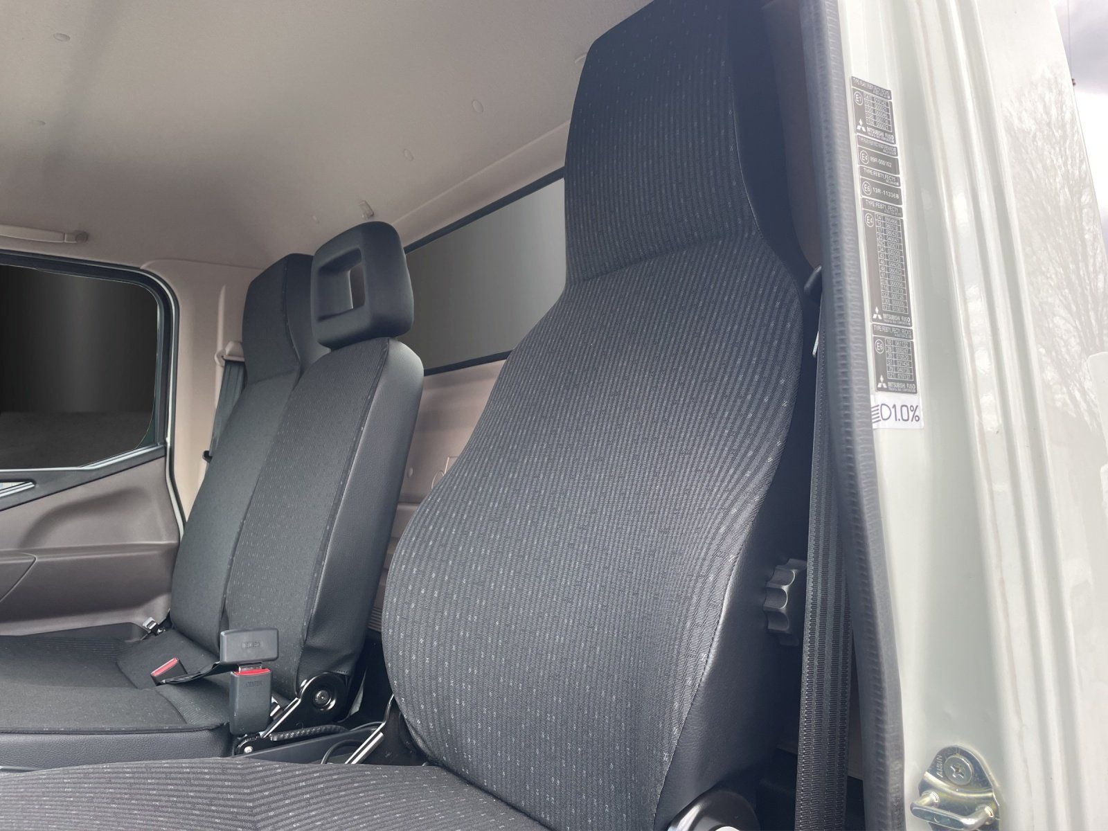 Fahrzeugabbildung FUSO 7C18 AMT 4x2 3400 Unsinn City Hakenlift Klima