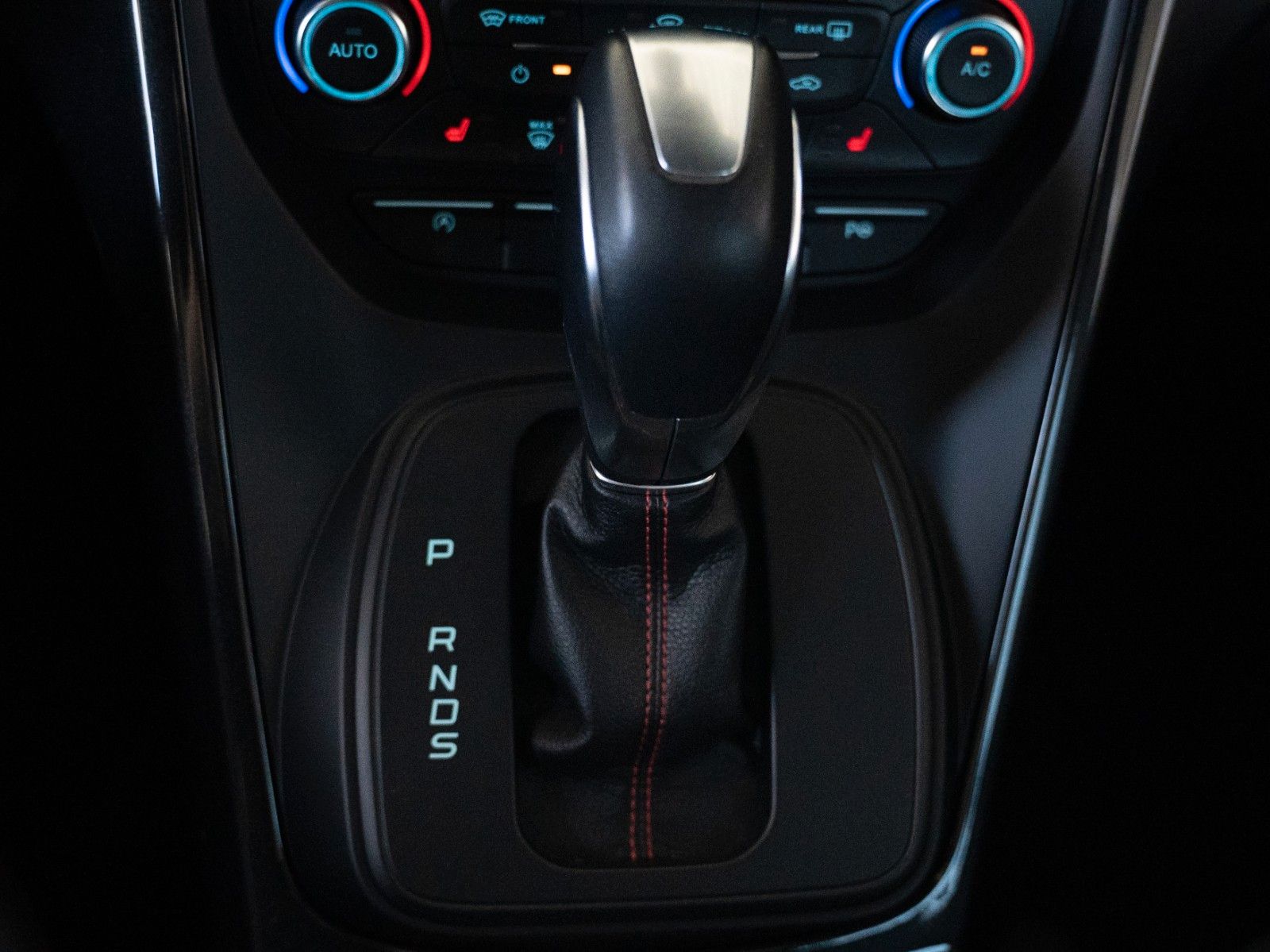 Fahrzeugabbildung Ford Kuga ST-Line AUTOM./ALLRAD/WINTER-P./NAVI