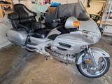 Honda Goldwing GL 1800 - KICKSTARTER