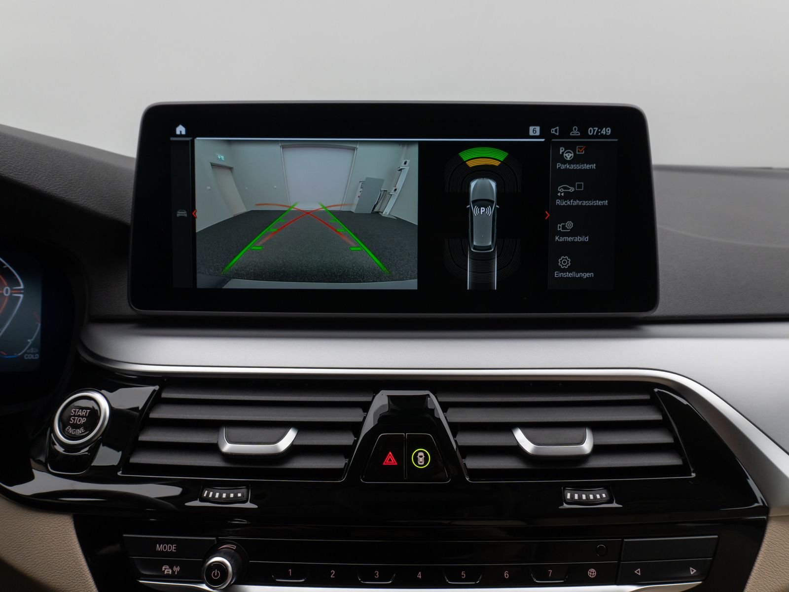 Fahrzeugabbildung BMW 520d Kamera HUD DAB CockPitPro Sitzhzg Alarm LED