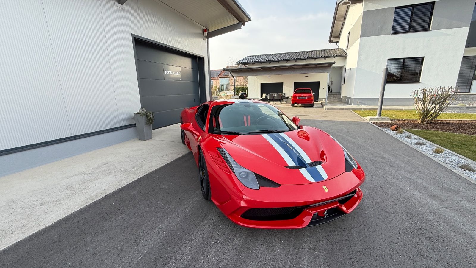 FERRARI 458
