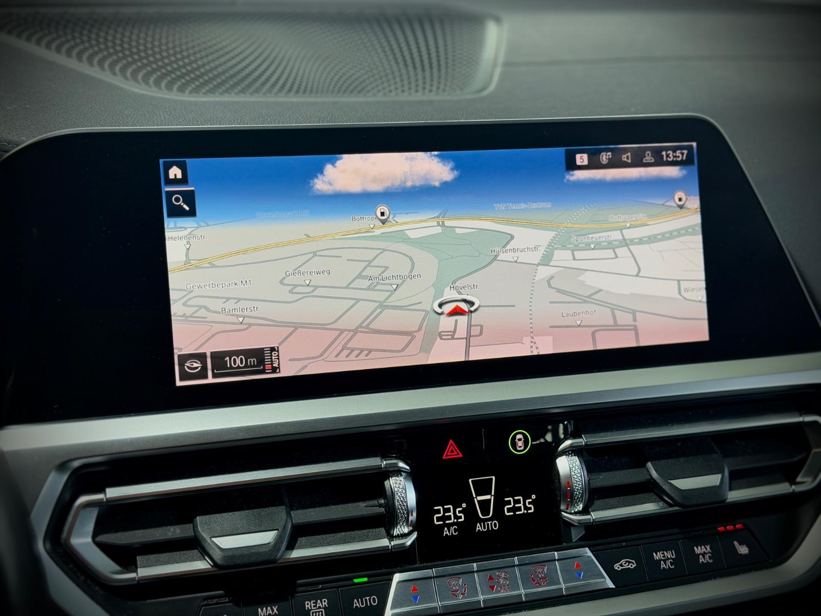 BMW 330 i xDrive Lim. Luxury Line|1.HAND|NAVI|LEDER|