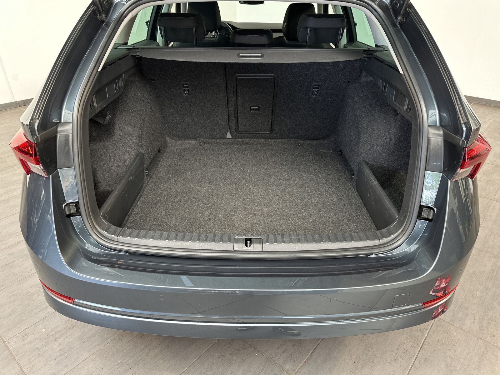 Fahrzeugabbildung SKODA Octavia Combi 2.0 TDI DSG Ambition NAV+LED+17ZO