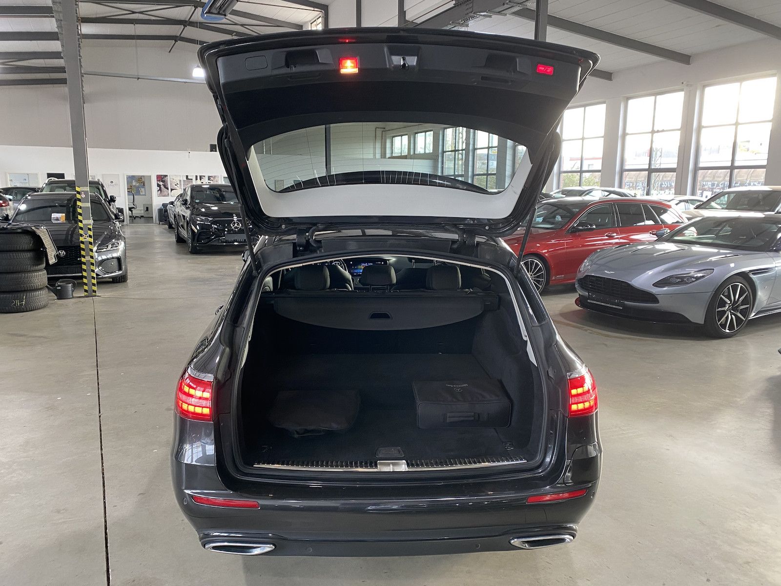 Fahrzeugabbildung Mercedes-Benz E 300 de 4-M T Avantgarde/WIDE/LED-HIGH/RFK/