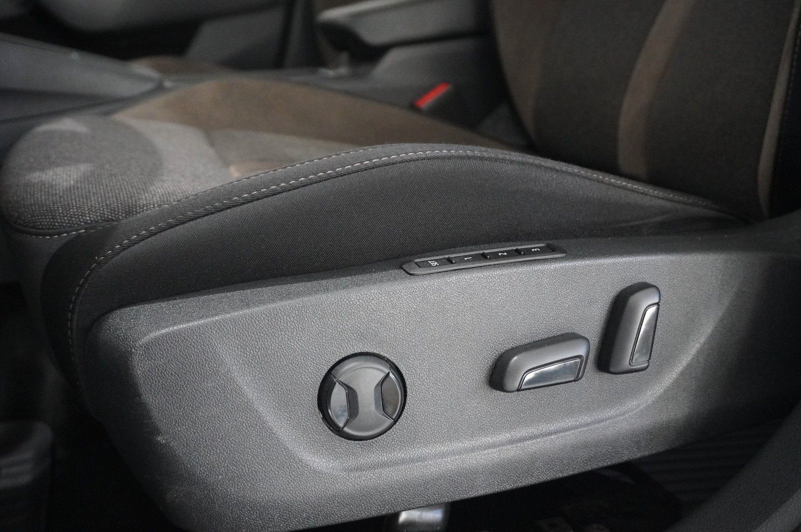Fahrzeugabbildung SKODA Octavia 2.0D SCOUT 4X4 DSG NAVI/LED/KAMERA/AHK