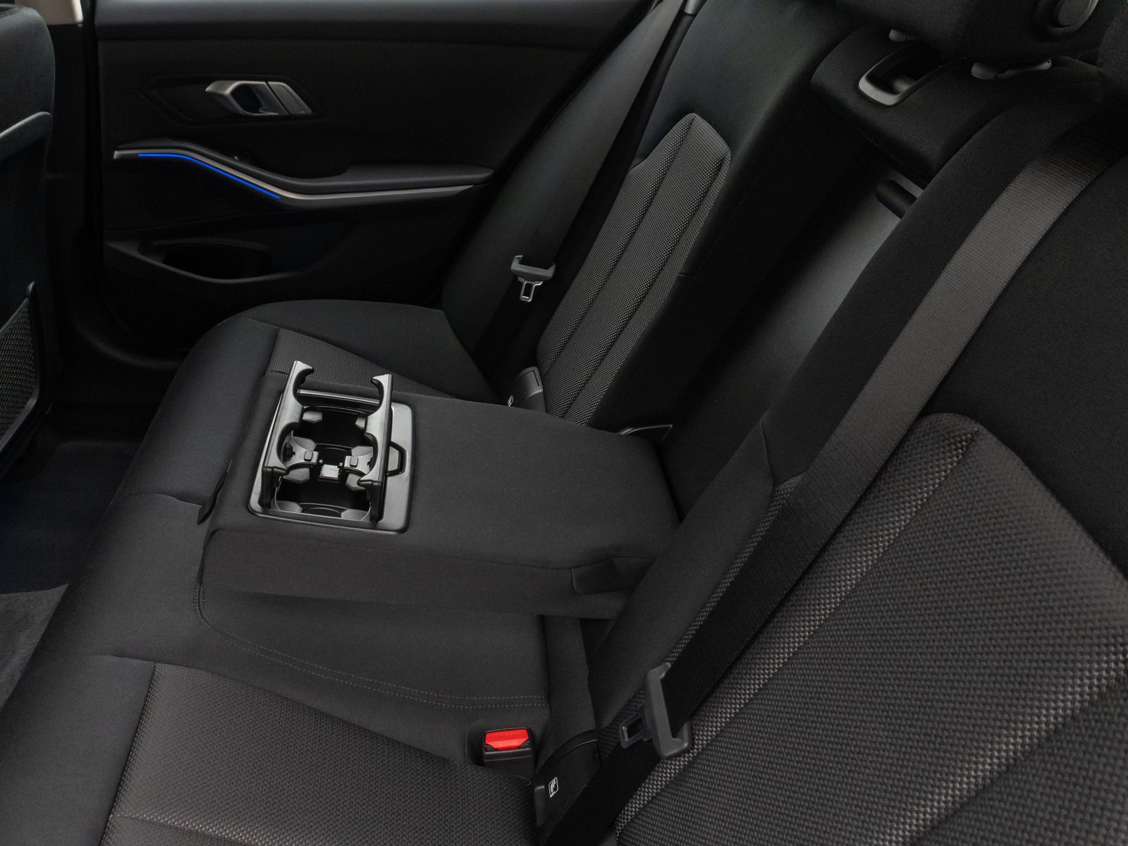 Fahrzeugabbildung BMW 320d  xD Laser DAB Fernlichtassist Komfort Alarm
