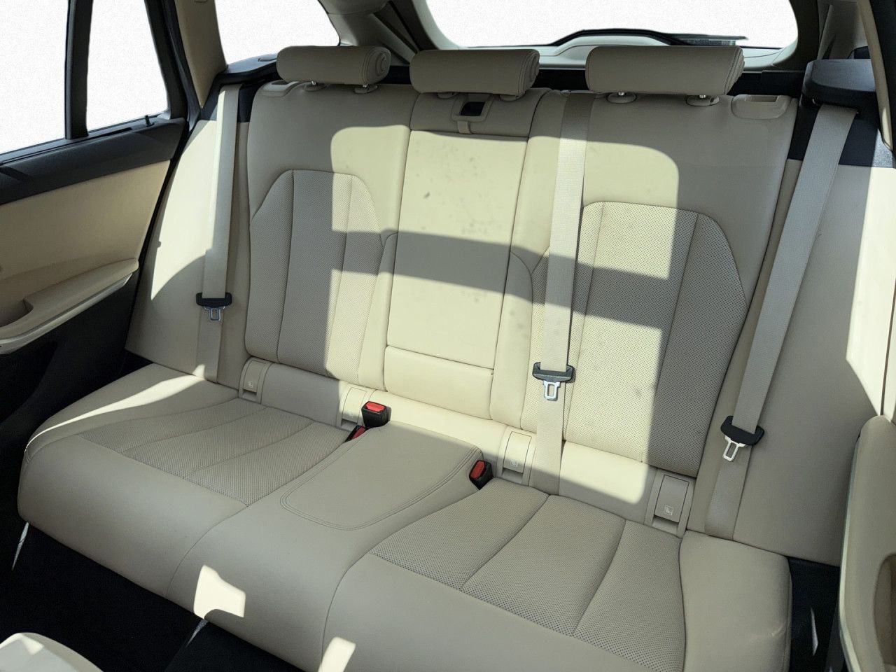 BMW 330e Touring Luxury Line Pano AHK Laser HUD foto 14