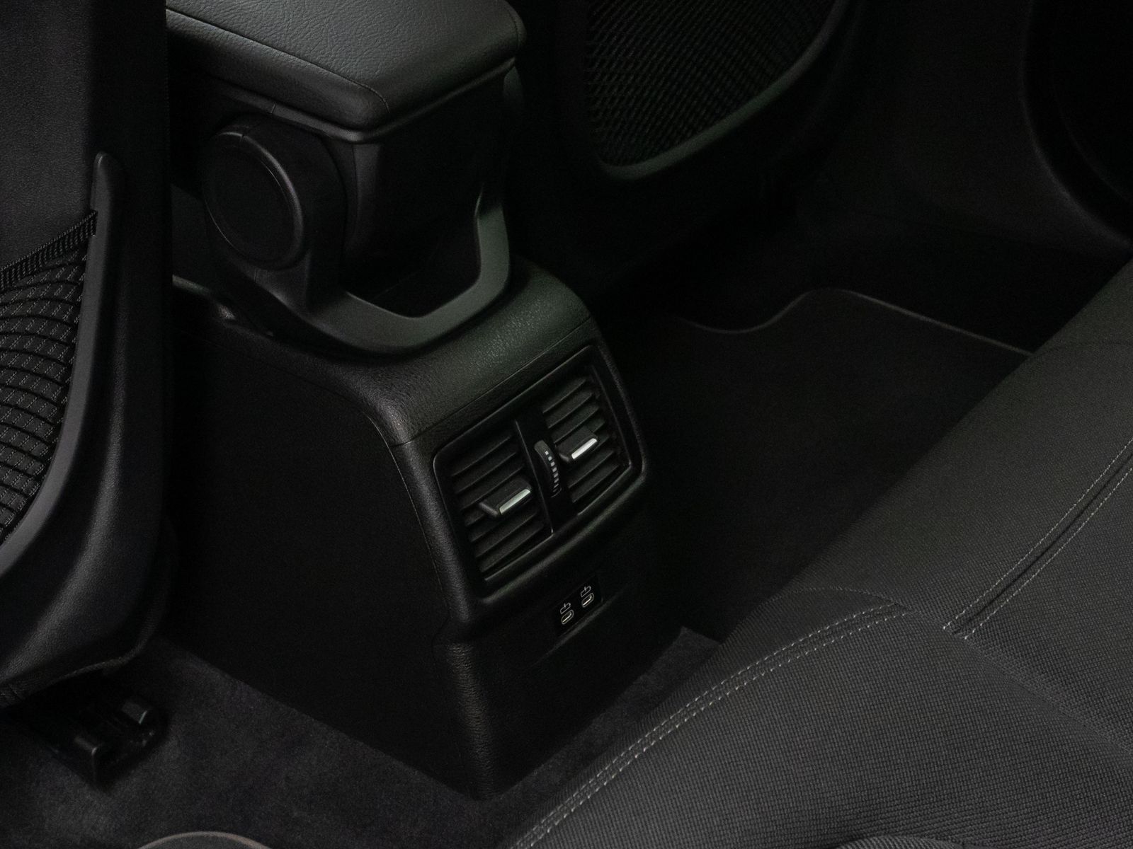 Fahrzeugabbildung BMW X2 xD25e Kamera HUD DAB Navi+ Alarm Sport LED