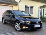 Volkswagen Passat Variant 1.6TDI Comfortl./AHK/NAVI/2.HAND - VW Passat Variant in Karlsruhe