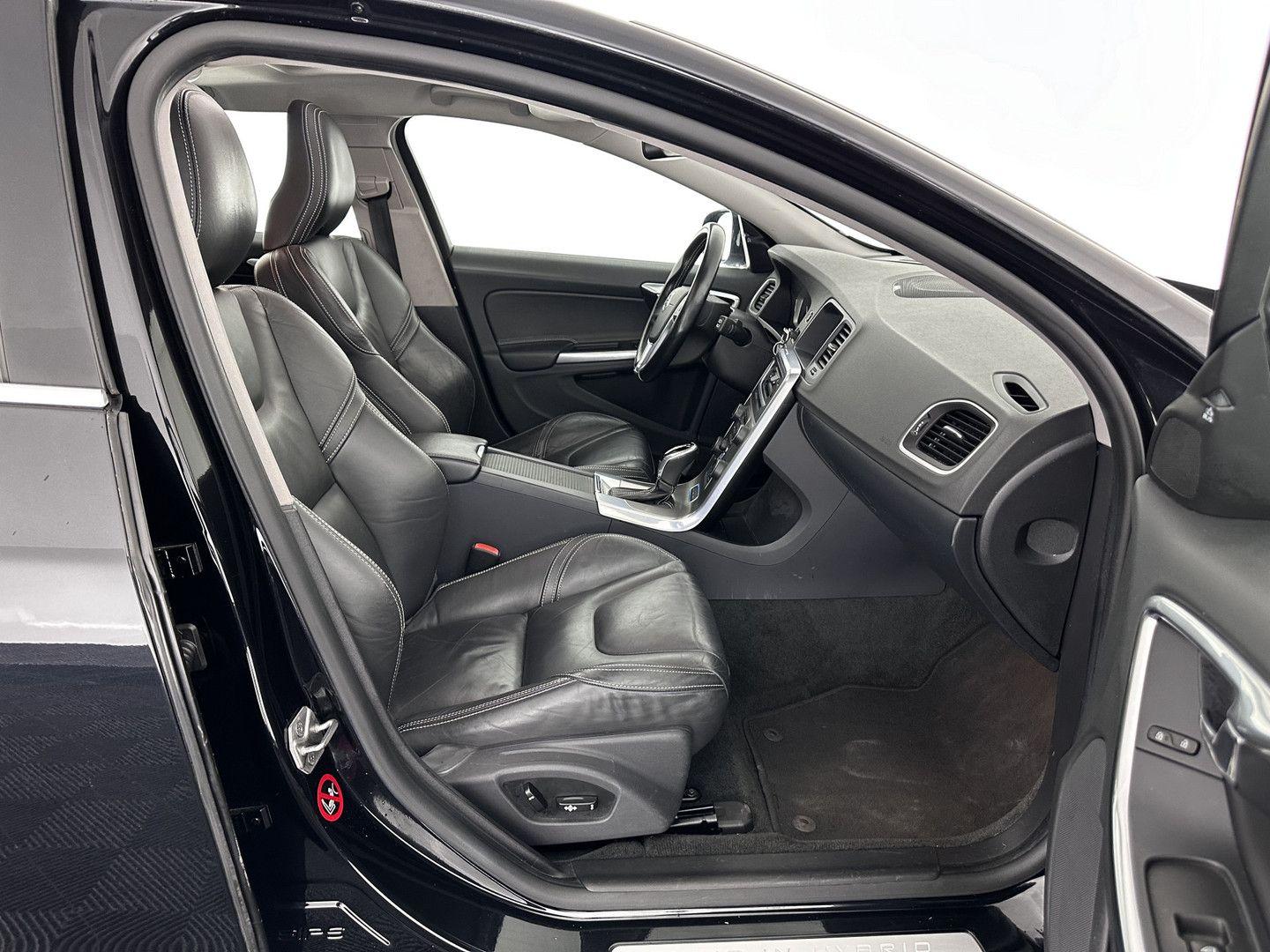 Volvo V60 2014 — photo 12
