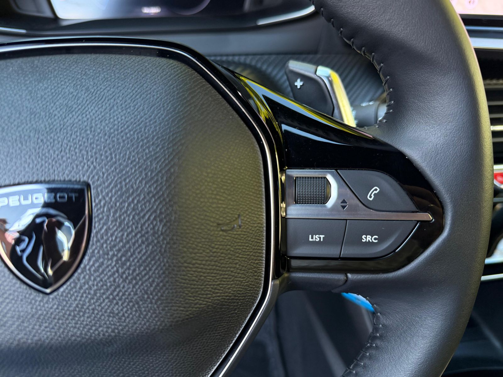 Fahrzeugabbildung Peugeot 2008 1.5Blue-HDI Allure LED+NAV+SHZ+AHK+KAM+VIRT