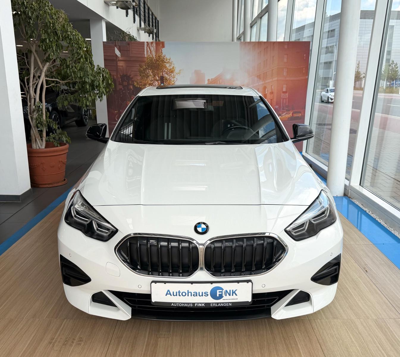 BMW 216d GC Sport Line LC. Prof. Kamera Pano LED