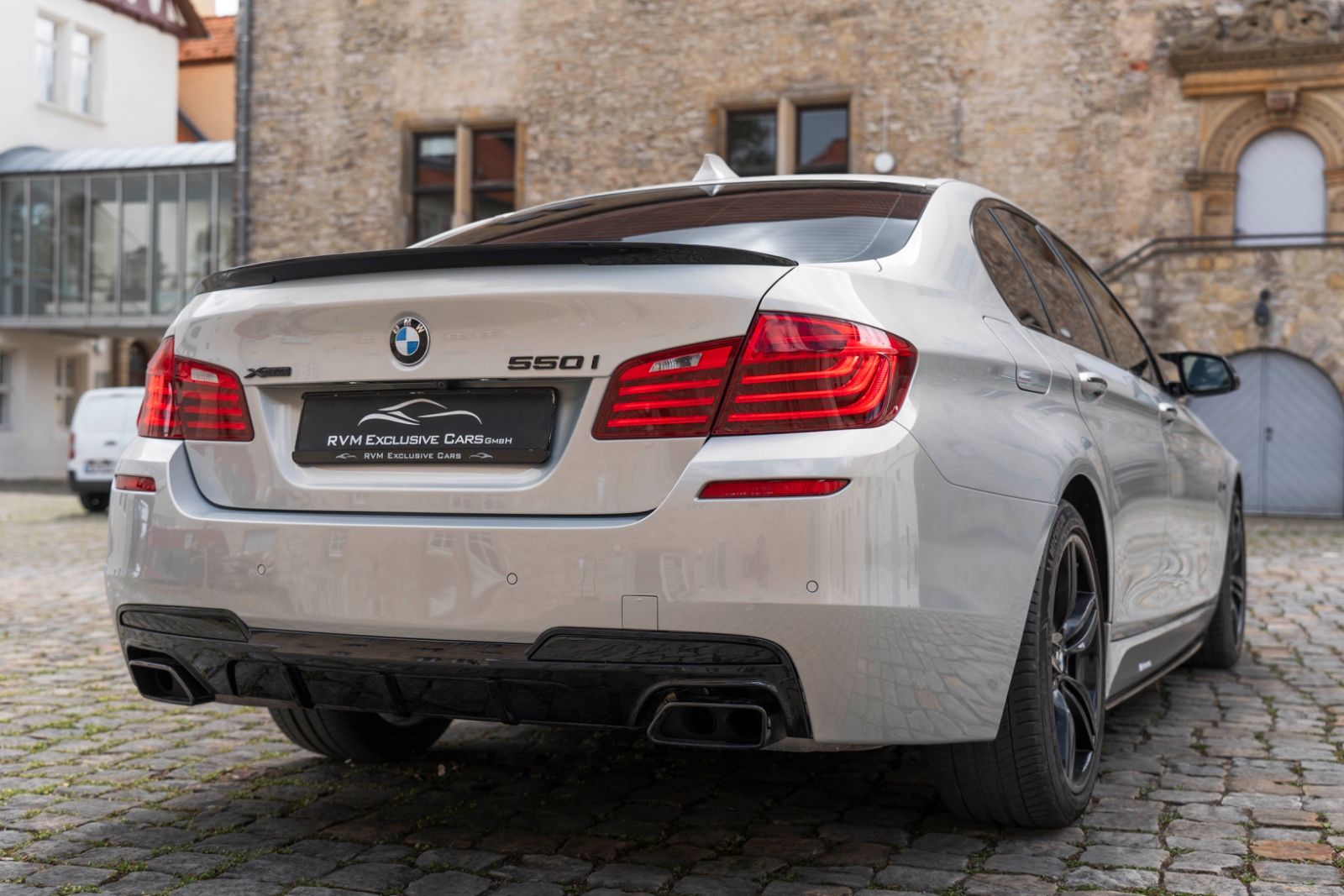 Fahrzeugabbildung BMW 550IX M-SPORTPAKET HUD B&O ACC HUD KAM TOTW