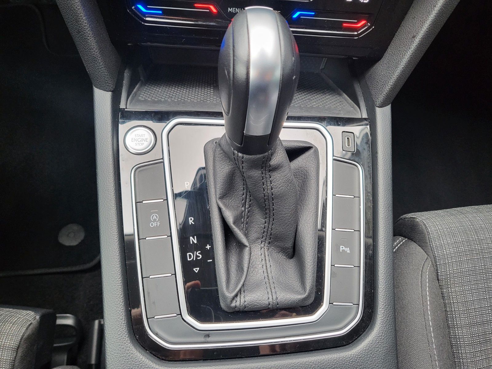 Fahrzeugabbildung Volkswagen Passat Variant 2.0 TDI DSG Business  AHZV NAVI
