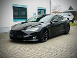 Tesla Model S Standard Reichweite -