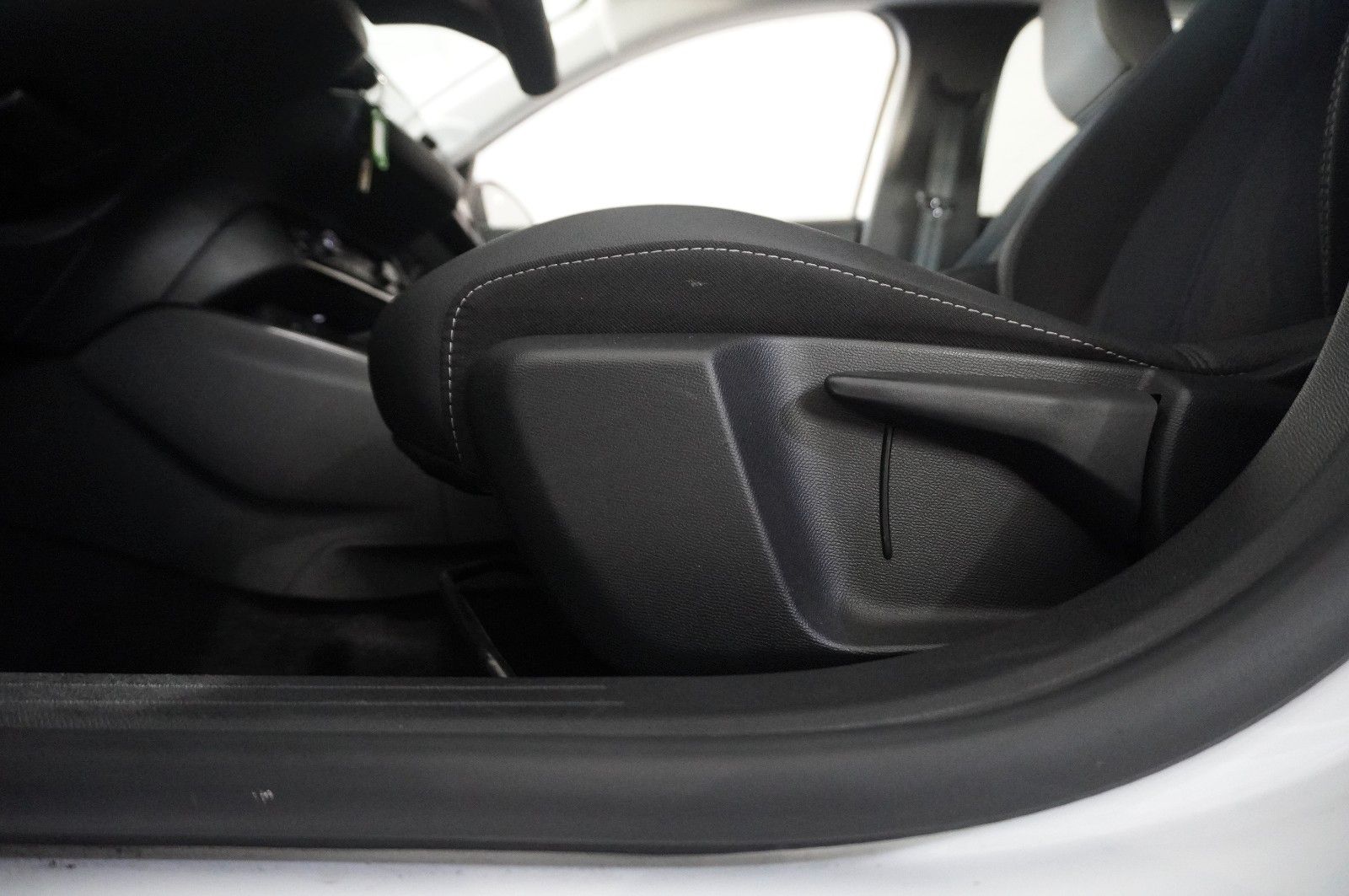 Fahrzeugabbildung Opel Corsa F 1.2 ELEGANCE NAVI/LED/SPORT/SH//VIRT/DAB