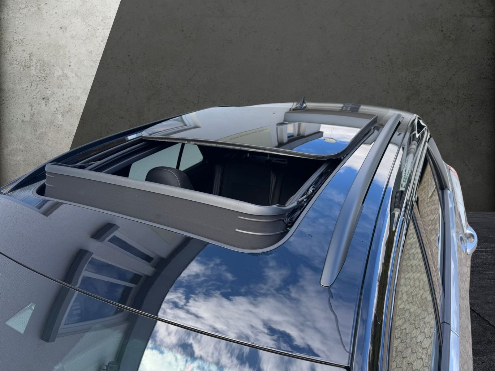 Fahrzeugabbildung Volkswagen T-Roc 2.0 TSI  R-Line 4Motion 190 PS*PANO*ACC*