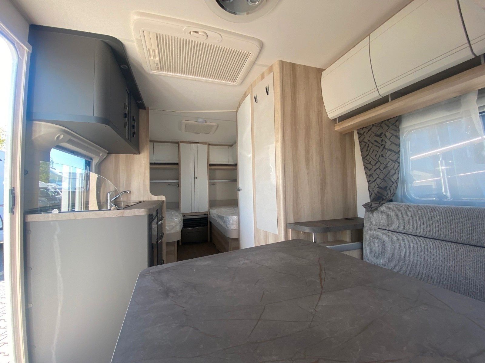 Fahrzeugabbildung Hobby De Luxe 460 LU *1.500Kg*Einzelbetten*Tageszul.