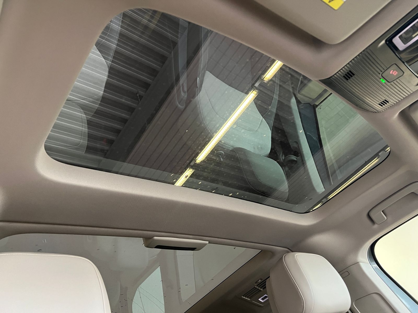 Fahrzeugabbildung Volkswagen Multivan T7 Style 2.0 TDI DSG *AHK, IQ.Light, Pa