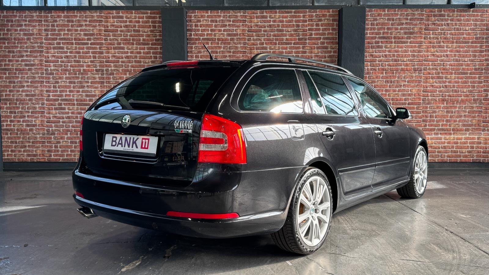 SKODA OCTAVIA COMBI RS 2.0 TDI 170ch BVM Pack sport Sièges sport chauffants Radars de recul Attelage