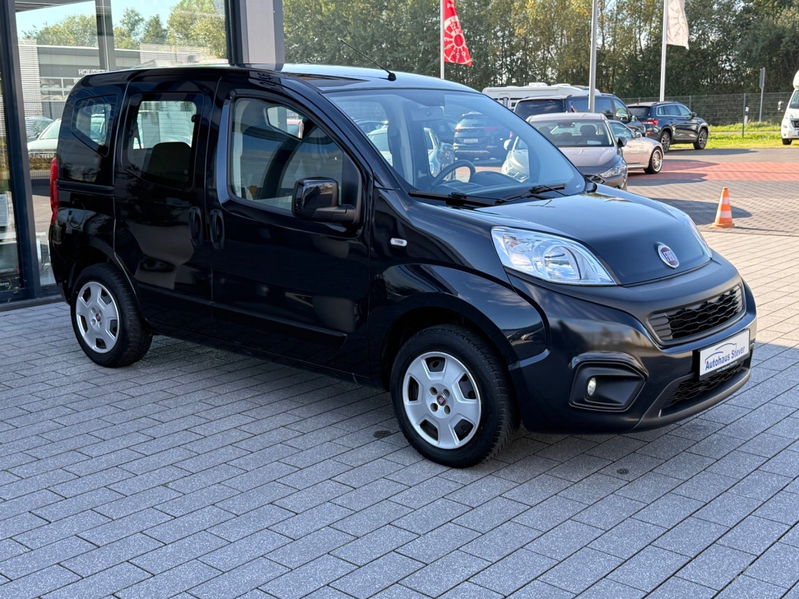 Fahrzeugabbildung Fiat Qubo Lounge KLIMAANLAGE SITZHEIZUNG PDC
