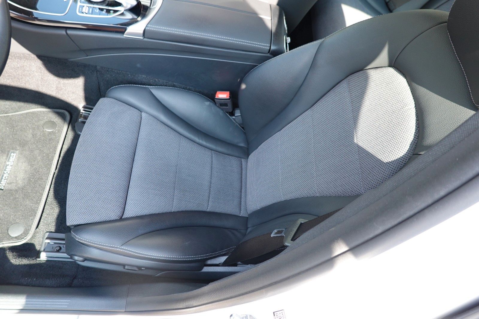 Fahrzeugabbildung Mercedes-Benz C 180  Automatik, AHK