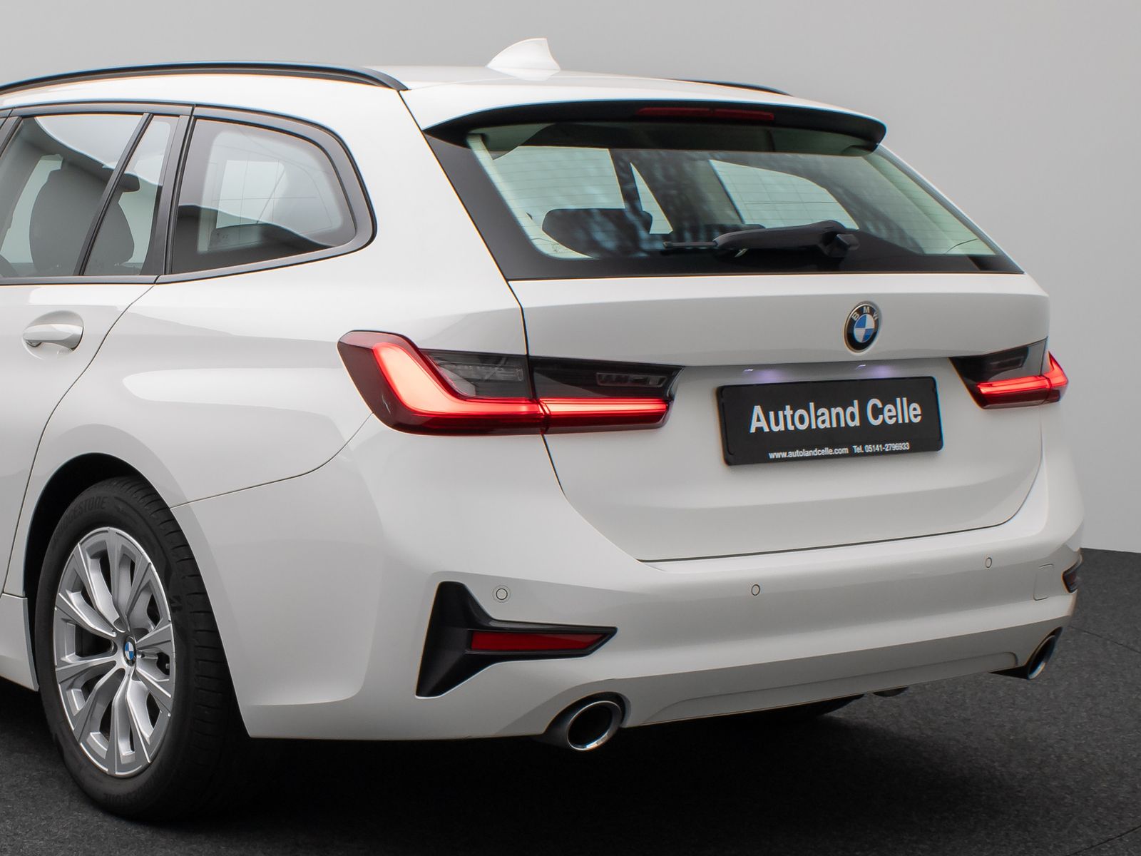 Fahrzeugabbildung BMW 320d Panorama DAB HiFi Stop&Go Alarm AHK PDC