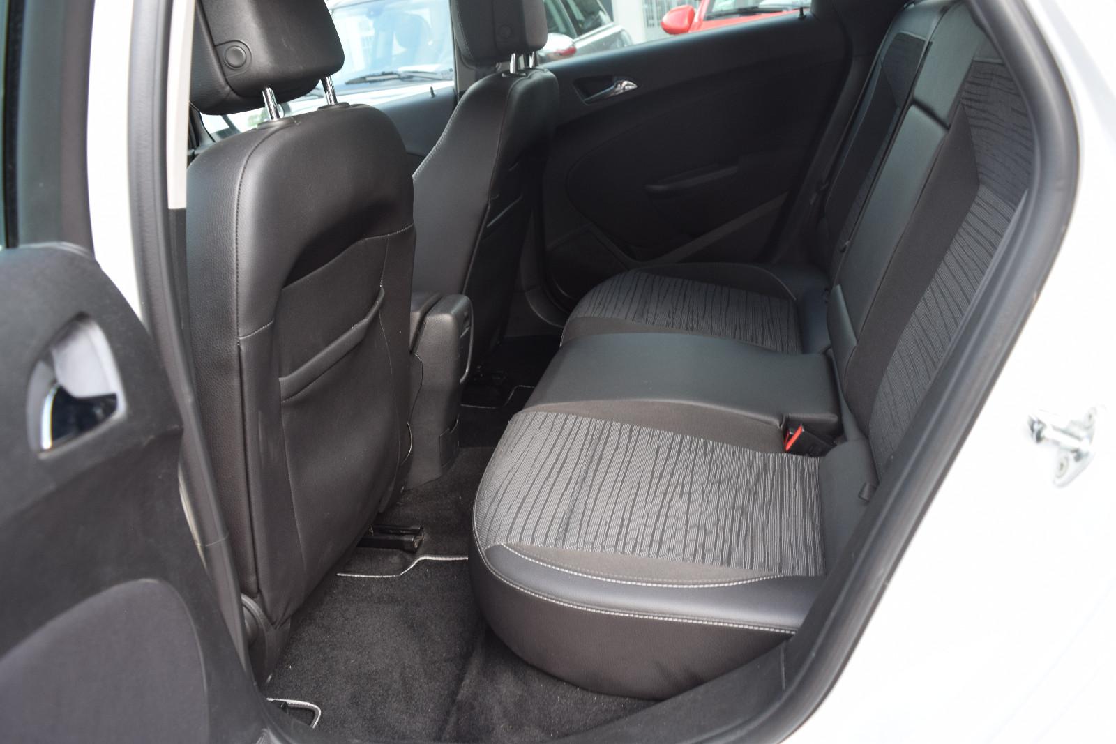 Opel Astra 2014 — photo 10