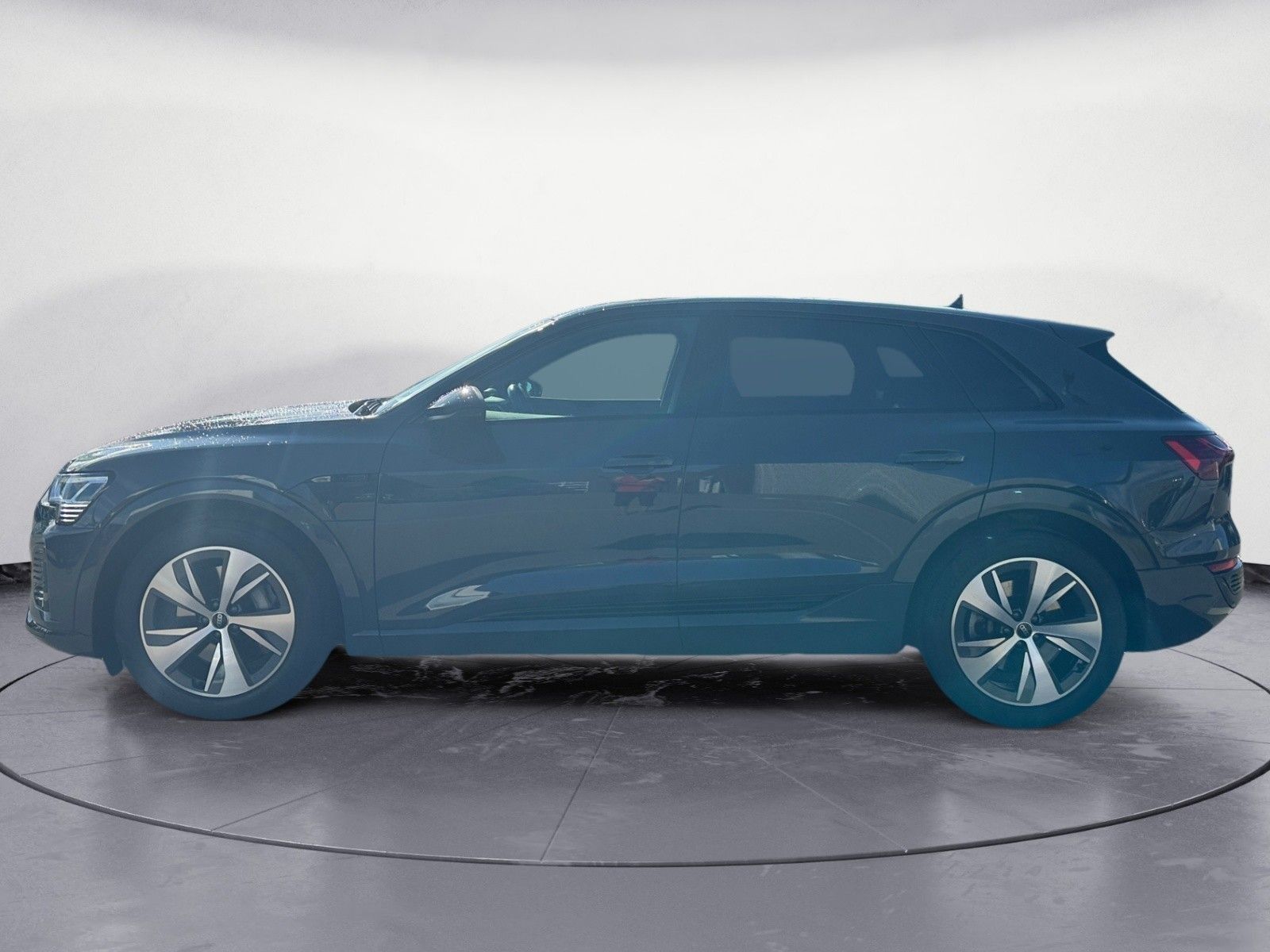 Audi Q8 e-tron 50 quattro S-Line AirSuspension Matrix imagem 3