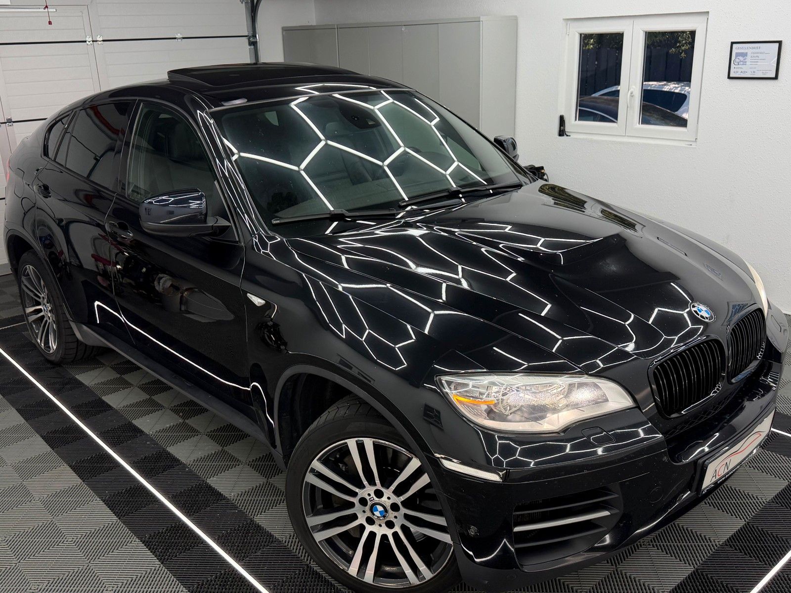 Fahrzeugabbildung BMW X6 M50 d/eGSD/AHK/HuD/SOFT CLOSE/STHZ/ACC