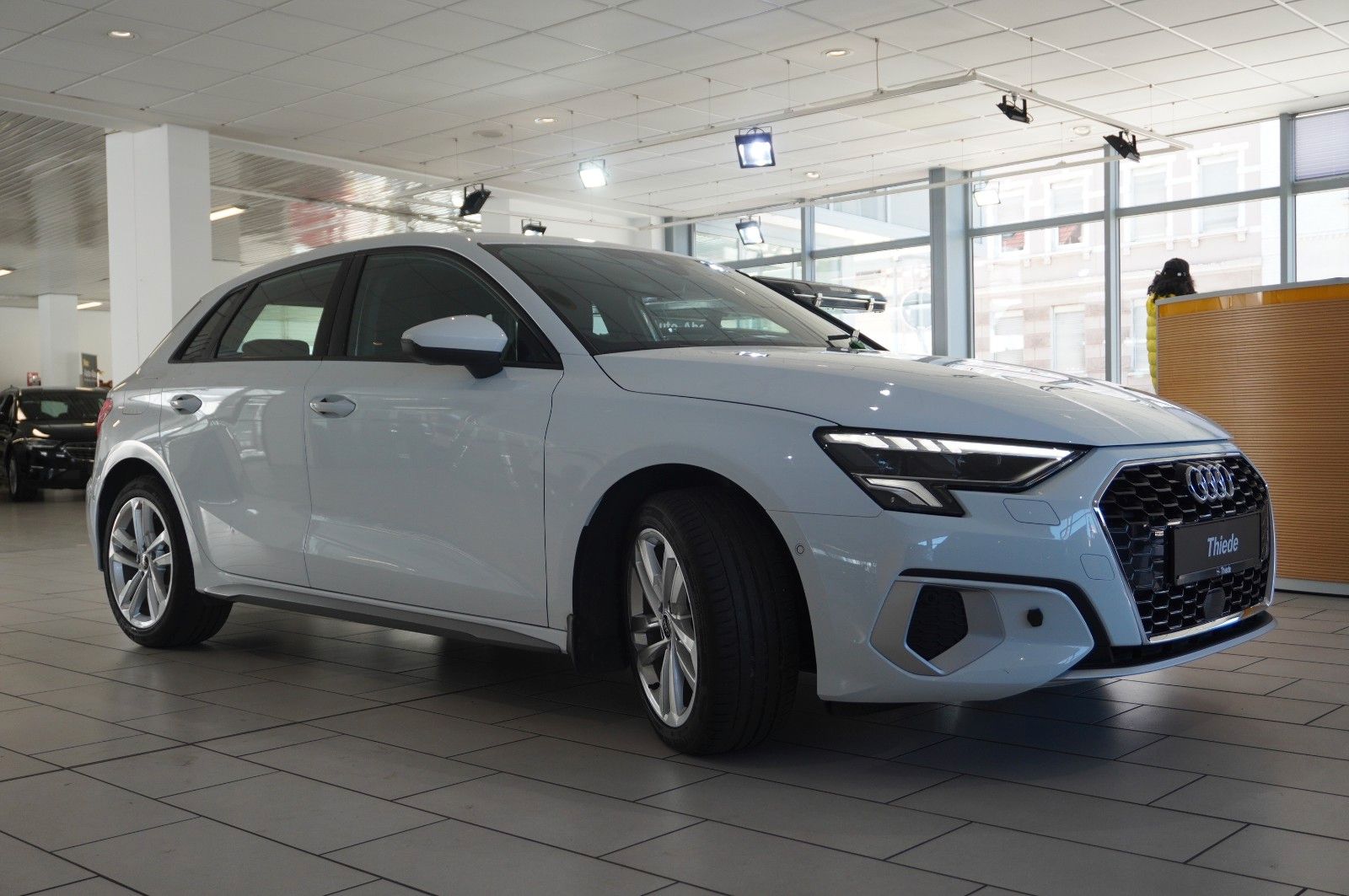 Fahrzeugabbildung Audi A3 Sportback 35 TFSI S-TRONIC NAVI/LED/SPORT/ACC