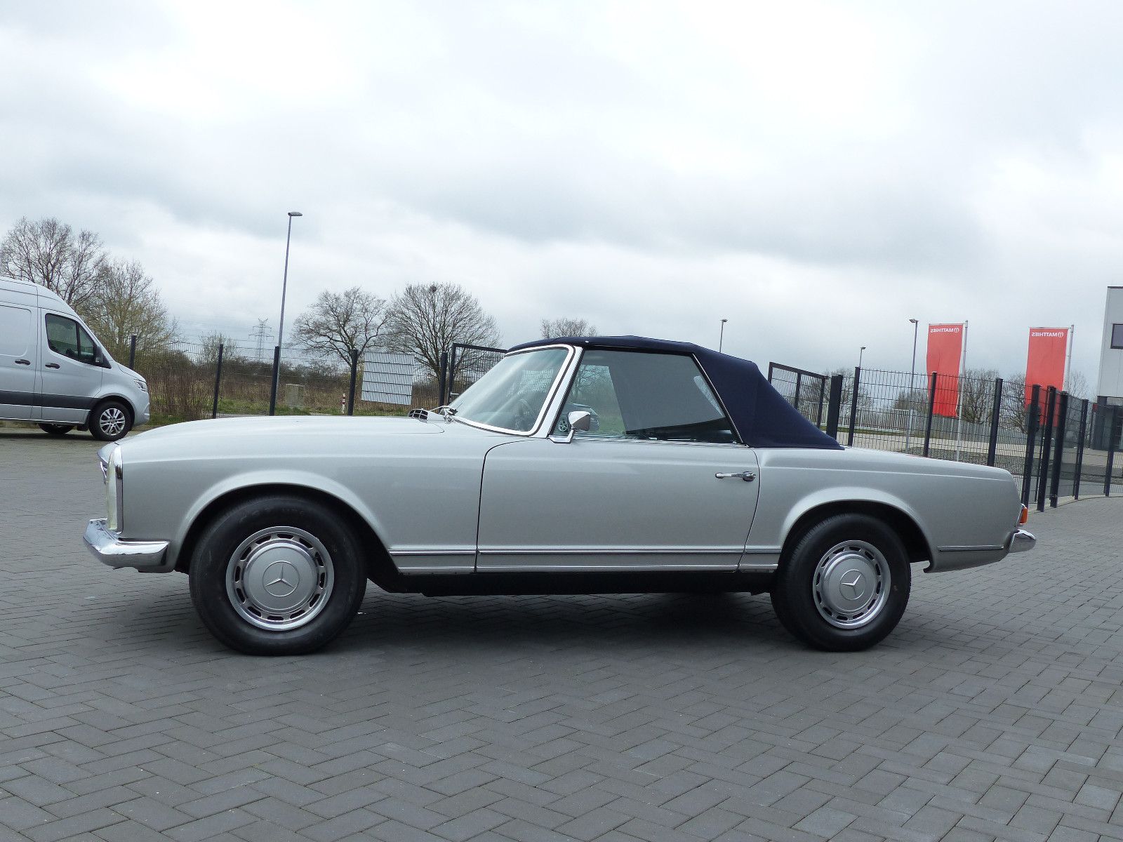 Fahrzeugabbildung Mercedes-Benz 280 SL Pagode
