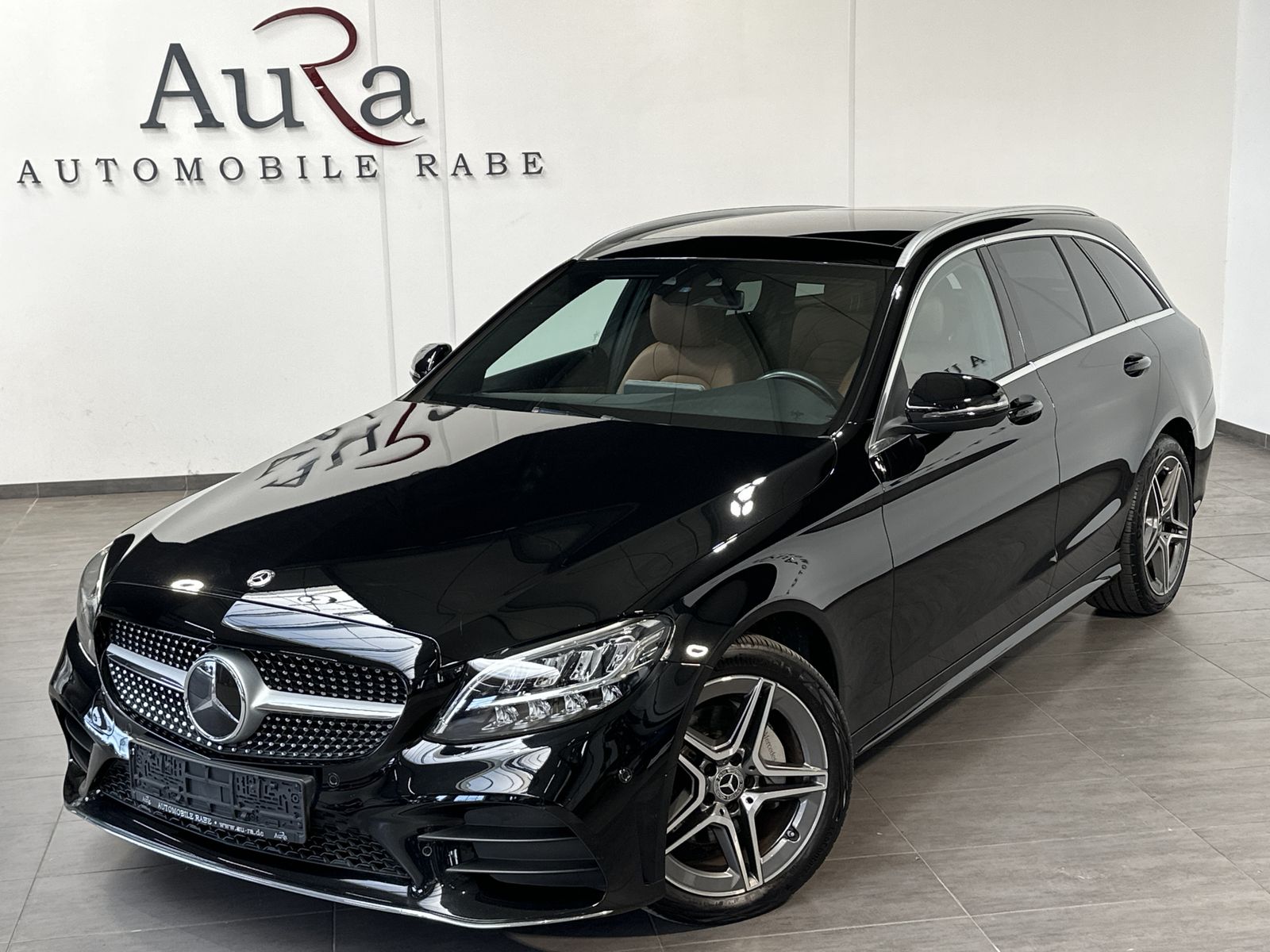 Fahrzeugabbildung Mercedes-Benz C 220d T 4M AMG-Line NAV+LED+PANO+DISTRONIC+1HD