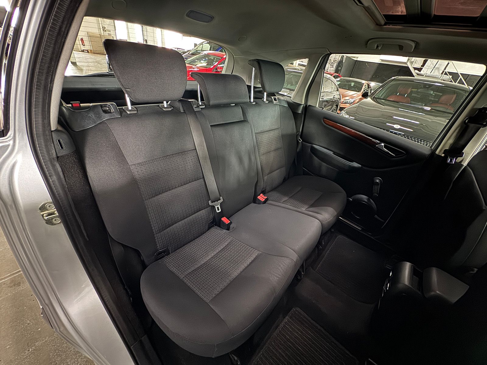 Fahrzeugabbildung Mercedes-Benz B 180 CDI AUTOMATIK TEMPOMAT KLIMA PANORAMA