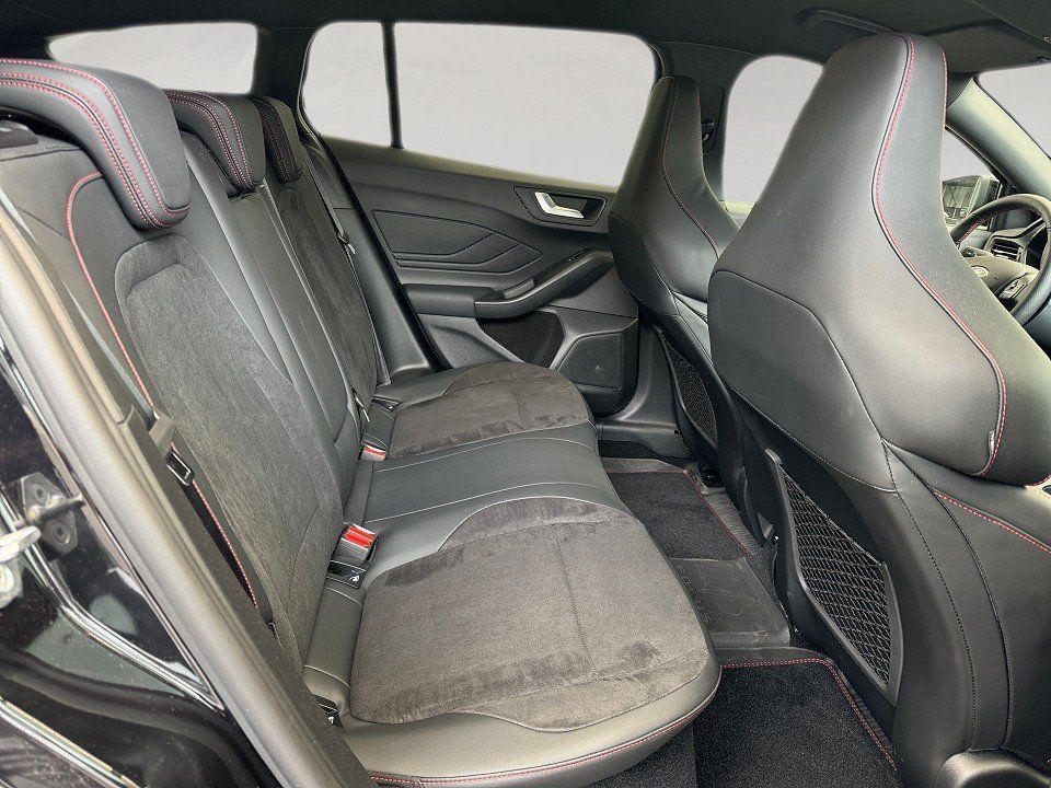Fahrzeugabbildung Ford Focus Turnier ST 2.3i 280PS EcoBoost X