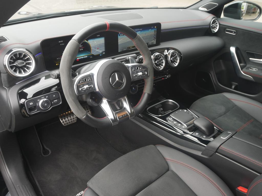 Mercedes-Benz CLA 45 AMG Shooting Brake